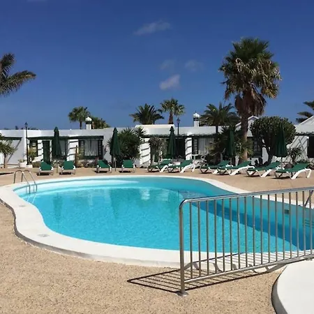 Bandama 15! 2 Bedroom Newly Renovated Bungalow, Los Pocillos, Puerto Del Carmen. Hébergement de vacances