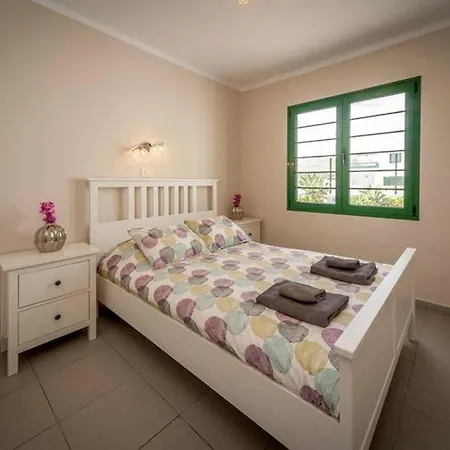 Hébergement de vacances Bandama 15! 2 Bedroom Newly Renovated Bungalow, Los Pocillos, Puerto Del Carmen. *